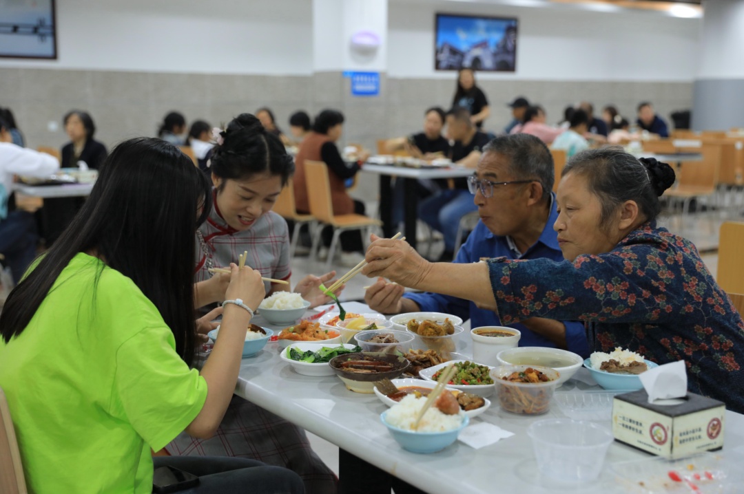 五一假期，多地升级版政府食堂获点赞