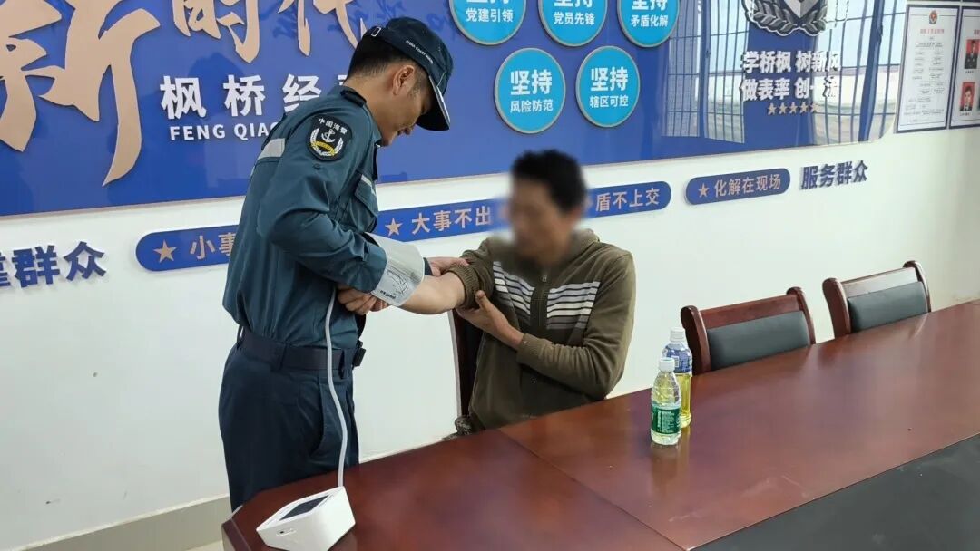广东一男子独自出海后彻夜未归，落水后在海上漂流6个多小时，海警紧急救援→