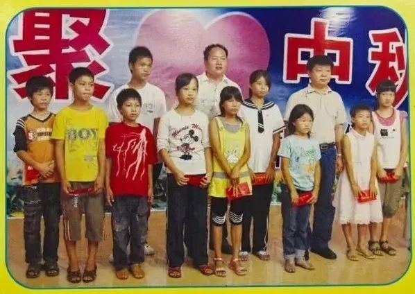 全网都在夸的“最暖糖厂厂长”，一查来头，真不简单！