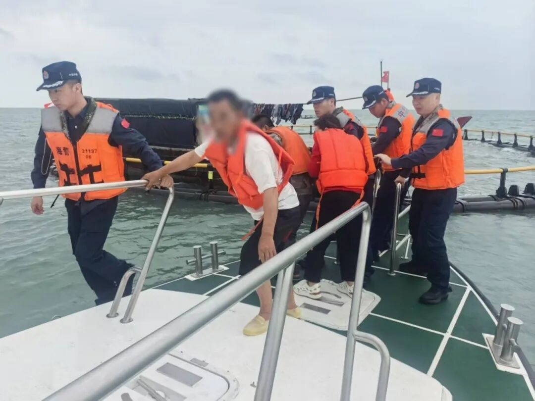 广东一男子独自出海后彻夜未归，落水后在海上漂流6个多小时，海警紧急救援→