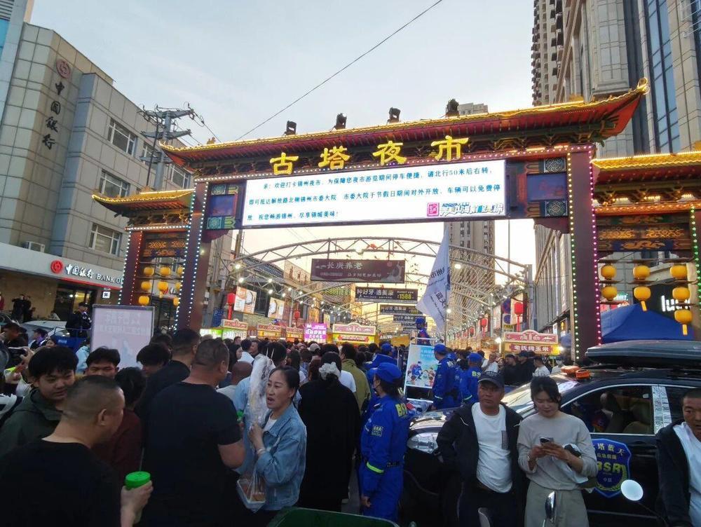 “宠客”模式开启！锦州市委大院暖心举动火出圈