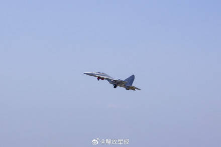 看不够！空军战机直刺苍穹