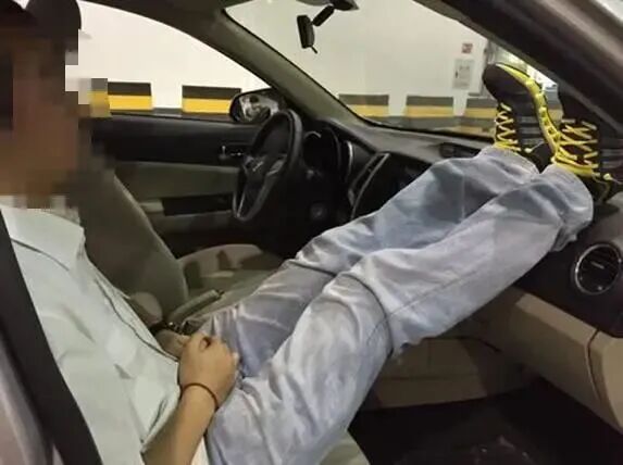 返程高峰即将到来，远离这些危险乘车姿势