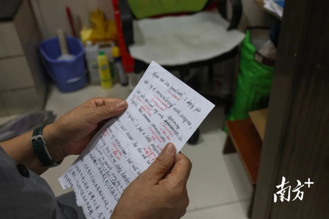 两位普通劳动者，给出了关于幸福的答案