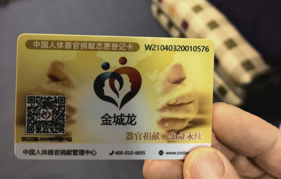 获奖名单上，他的名字被加上了方框……