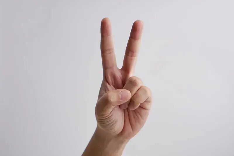 拍照再也别比剪刀手了，指纹信息可能会泄露
