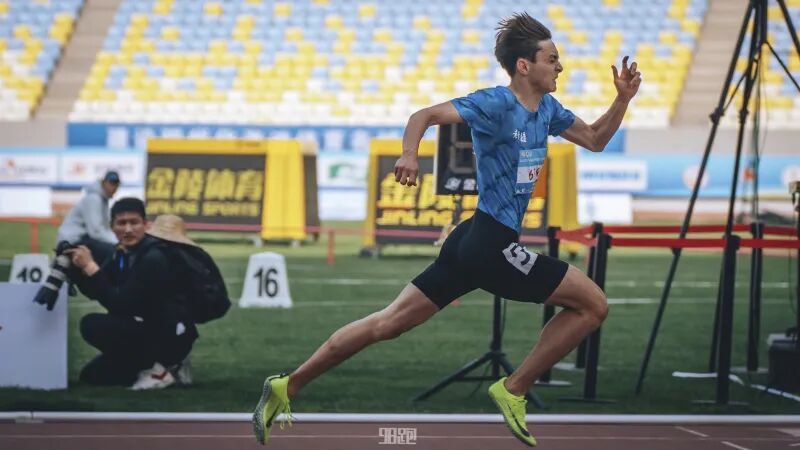 10秒46！艾力西尔百米夺冠