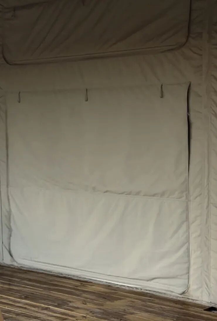 “我们没穿衣服”夫妻入住上千元一晚帐篷民宿，睡得迷迷糊糊时遭陌生人突然闯入