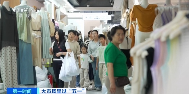 门店1天卖出2000件！“五一”迎来销售高峰