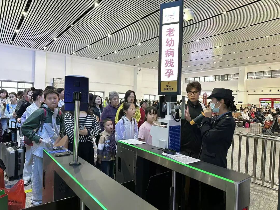 返程高峰！加开旅客列车232列！