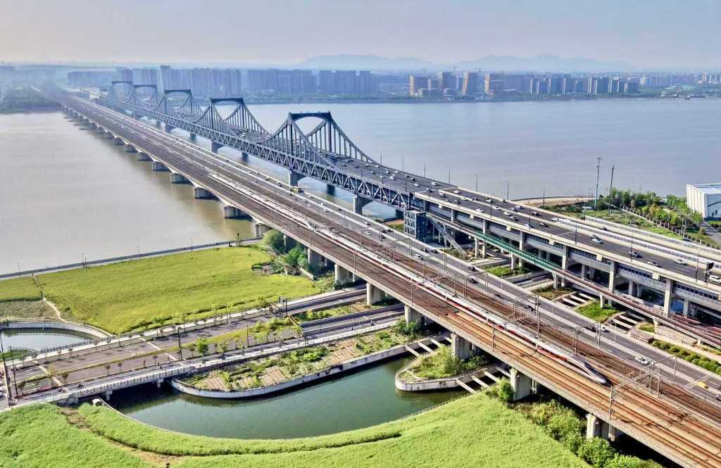 长三角铁路今日迎返程客流最高峰：预计发送428万人次，增开旅客列车469列