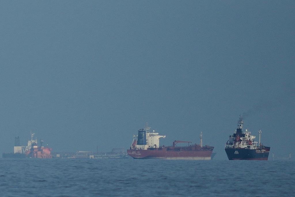 美国鼓动商船“闯关”霍尔木兹海峡 多国呼吁谈判解决分歧