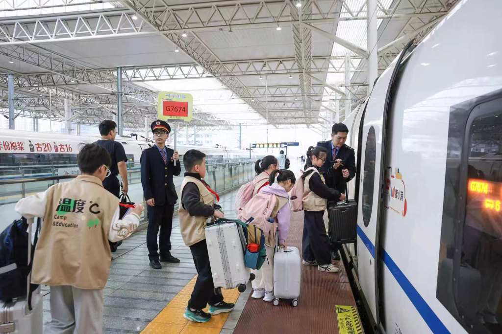 长三角铁路今日迎返程客流最高峰：预计发送428万人次，增开旅客列车469列