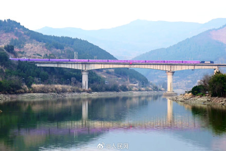 五一假期铁路运输旅客破1亿人次