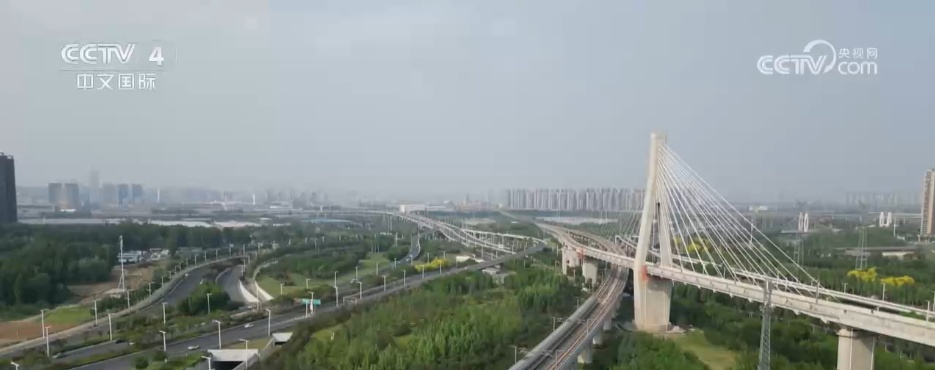 “五一”假期各地迎来返程高峰 交通部门全力做好服务保障