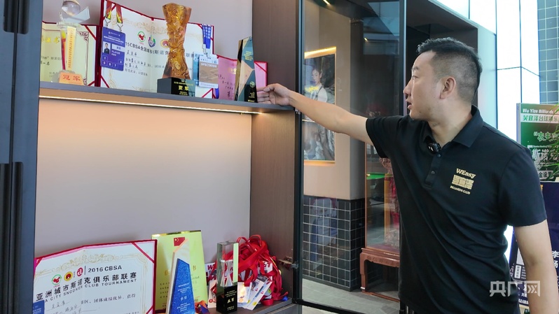 七岁启蒙、每天练球8小时！首位“00后”冠军吴宜泽背后的故事→