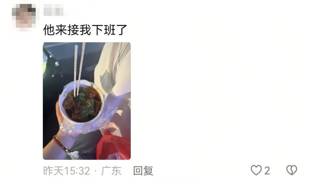 跟闺蜜的相处模式：互相不回对方消息但是都“库库”发……