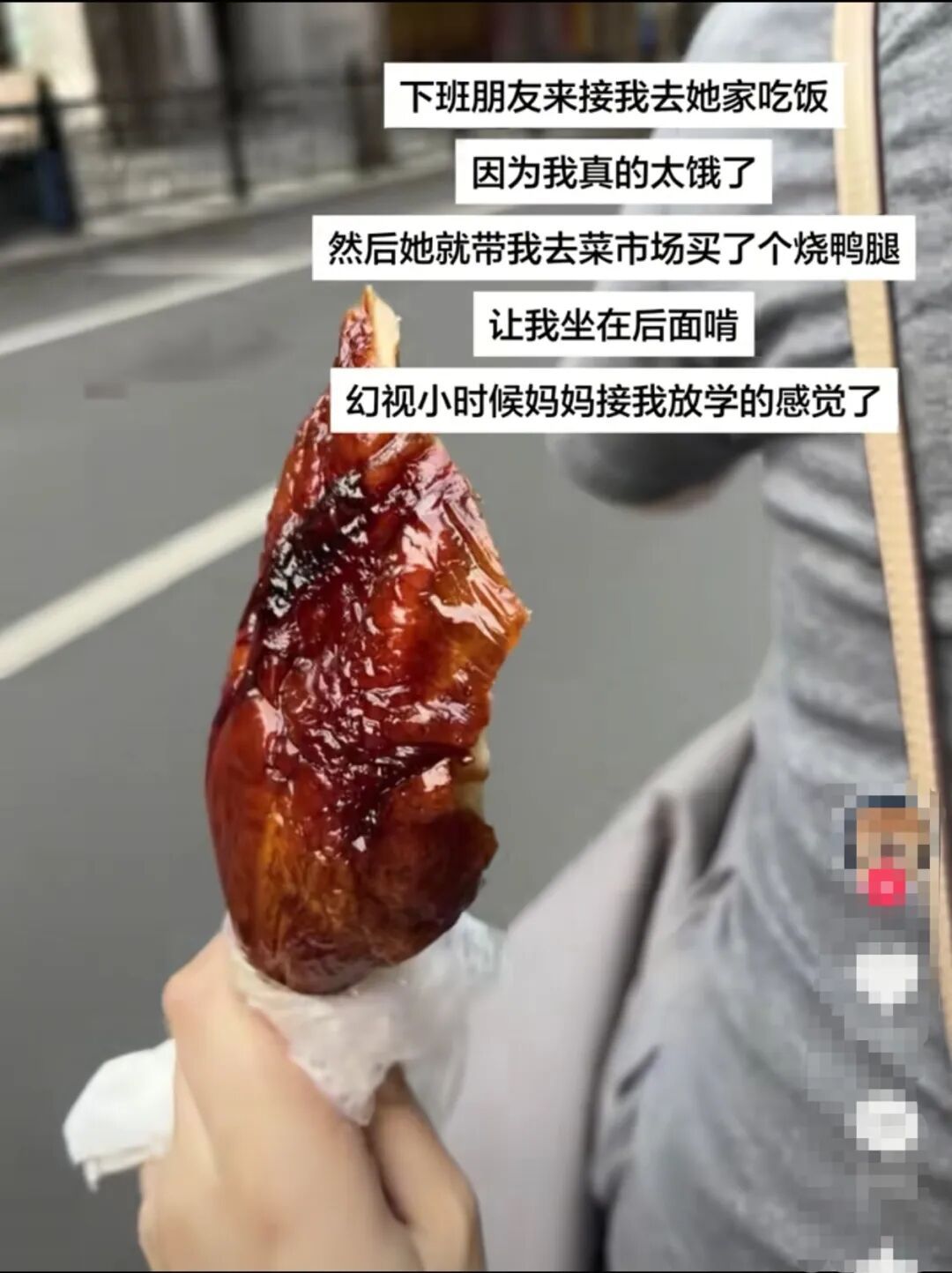 跟闺蜜的相处模式：互相不回对方消息但是都“库库”发……