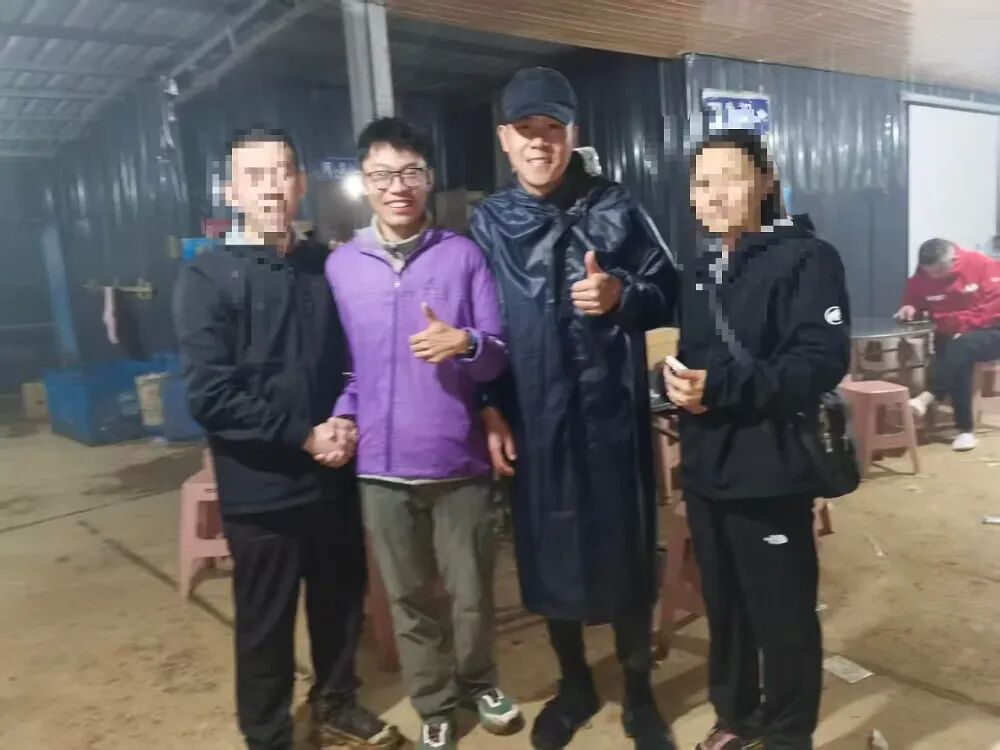 深夜暴雨中，成功救援被困海拔1600米武功山的两名驴友，好心人找到了！是退役军人！