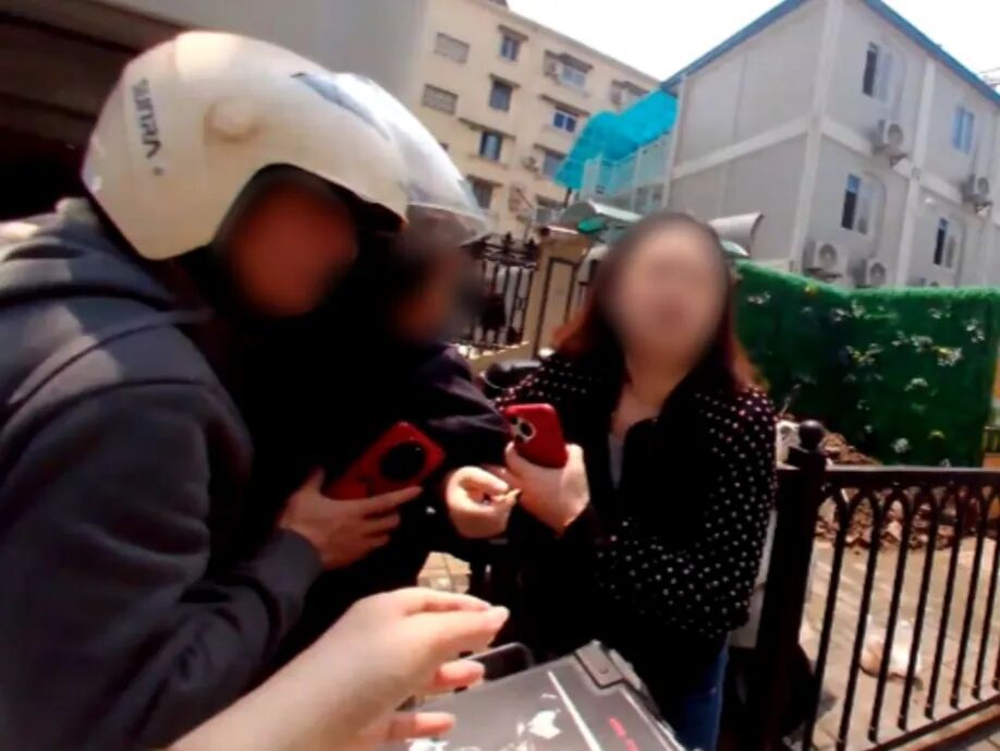 事发上海街头，路人对着警车疯狂招手！竟是为了……