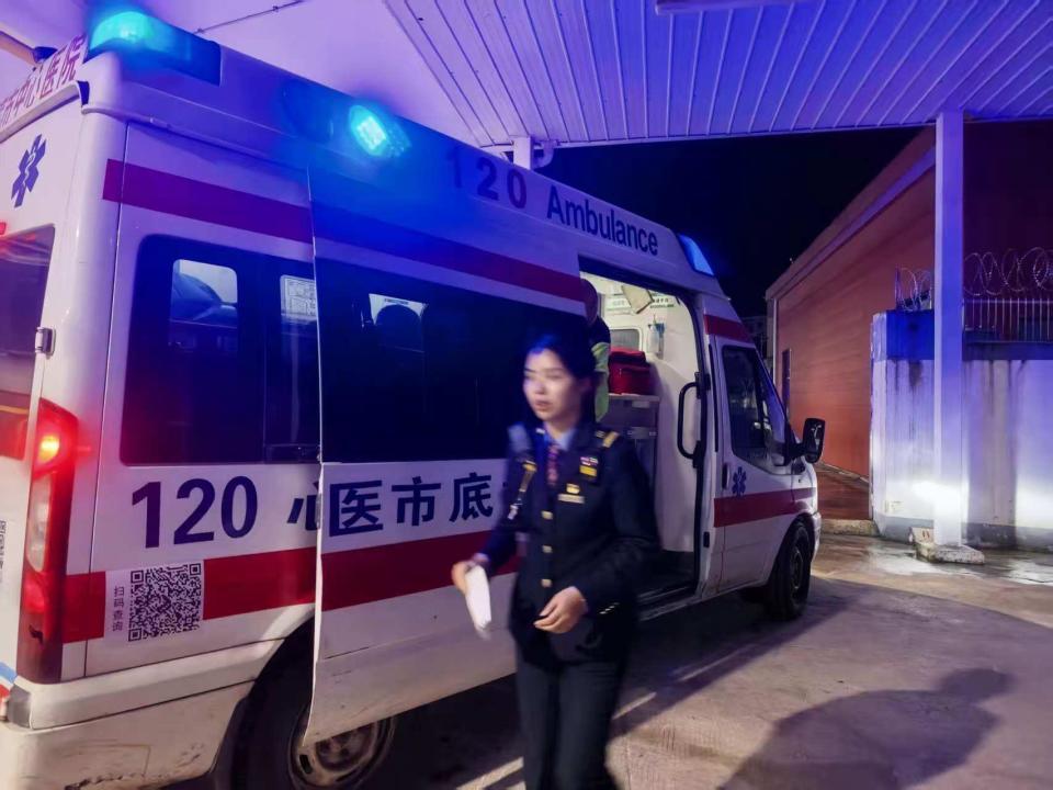 K487次列车七旬老人突发疾病昏迷，娄底站10分钟打通生命通道