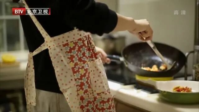 天天这样炒菜≈慢性中毒！伤肺毁血管，甚至会“养大”癌细胞