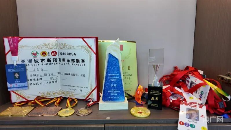 七岁启蒙、每天练球8小时！首位“00后”冠军吴宜泽背后的故事→