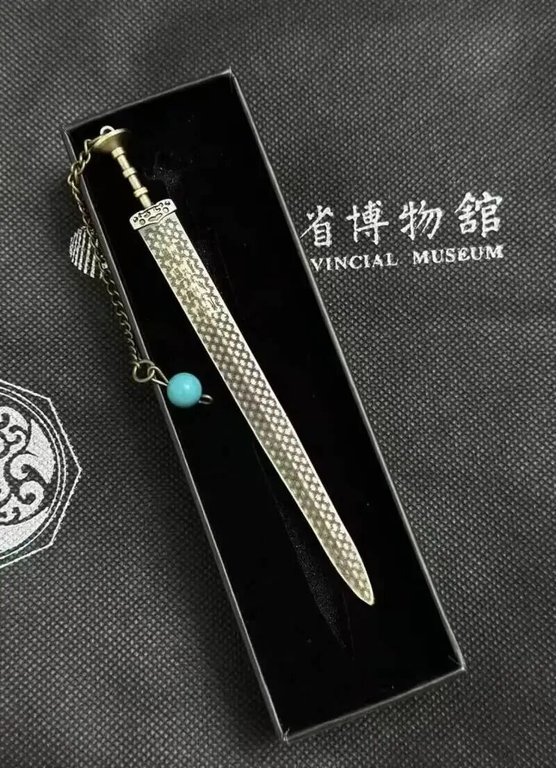 大量“越王勾践剑”被拦下，湖北天河机场立起提示牌！还有这些也不能带上飞机→
