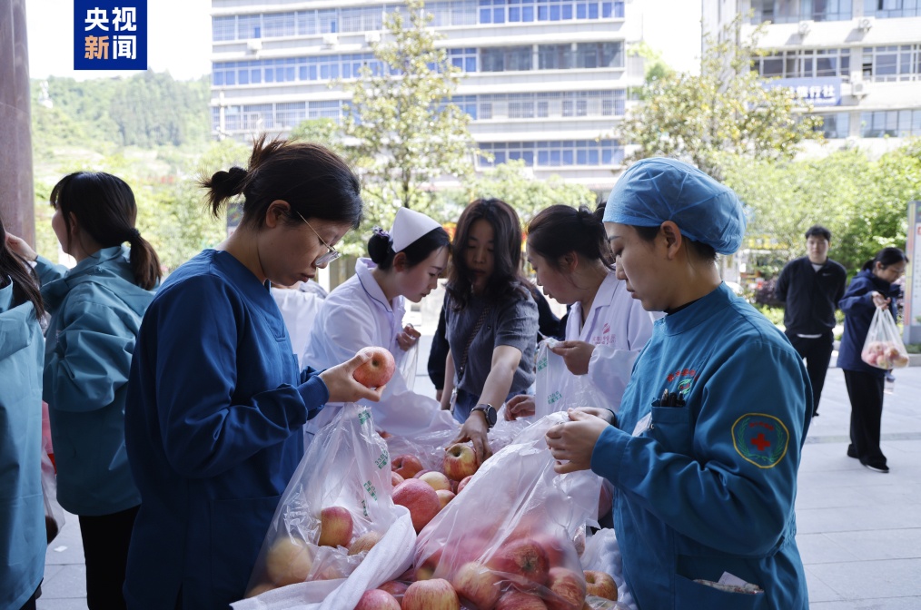 不到一天，8000斤苹果全部卖光！