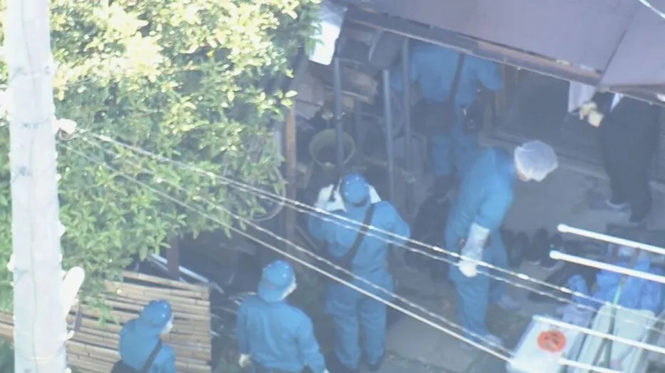 日本男孩凌晨报警称“被母亲施暴”，警方赶到后干等5小时才破门，屋内3人早已身亡