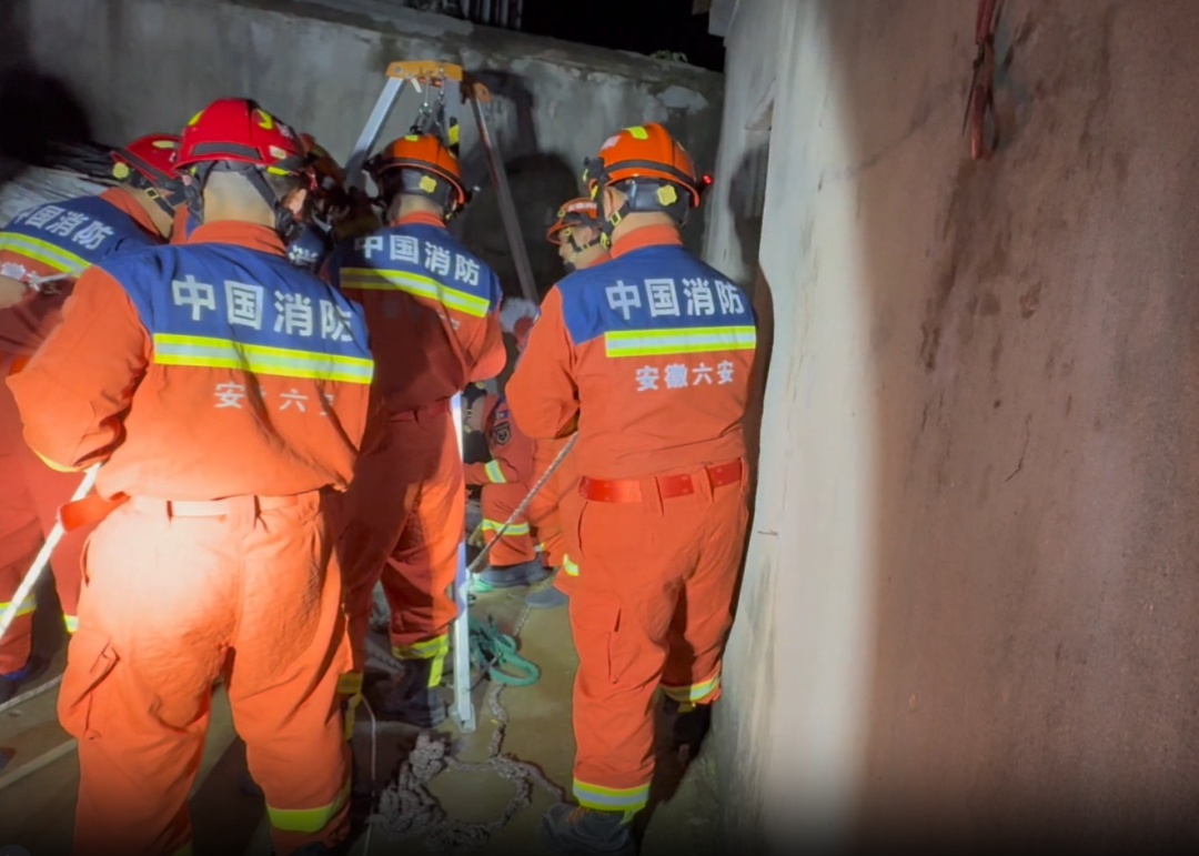 为了数日未归的“老伙计”，老人深夜闯进“地下”10米深处......