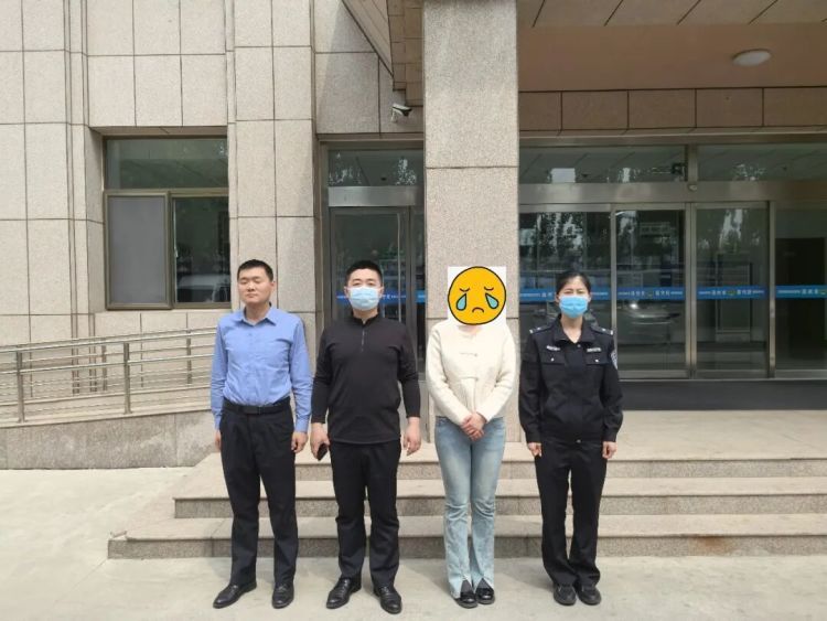 山东邹平一女子盗窃金首饰1小时后......被当街抓获