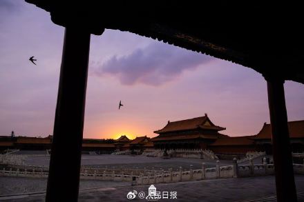 当故宫遇上绝美晚霞