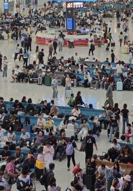 五一重庆火车站发送旅客167.8万人次