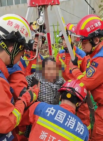 为了数日未归的“老伙计”，老人深夜闯进“地下”10米深处......