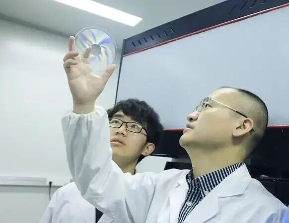 攻克“卡脖子”难题！祝贺中国青年科学家！
