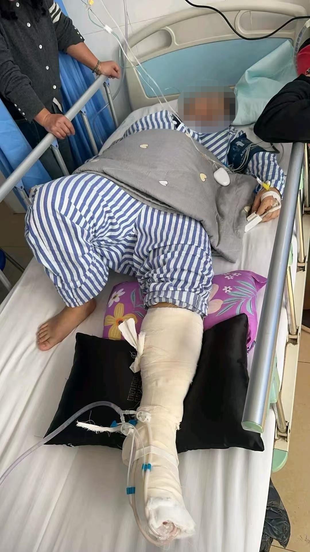 “突然感觉手机‘上头’了！”全身被电无法动弹……这个习惯要当心