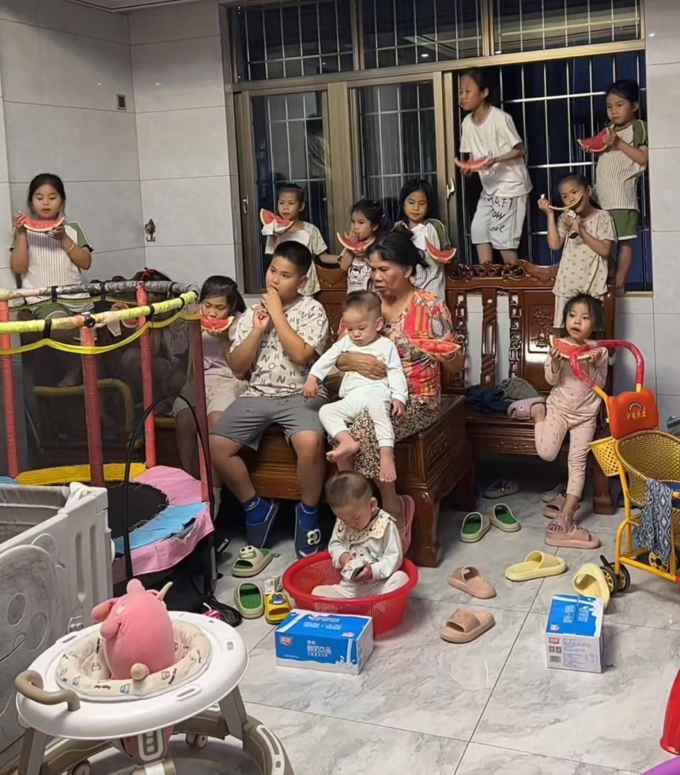 湛江一家庭9子女30多个孙辈其乐融融，获多网友祝福：像孙悟空的猴子猴孙一样多！
