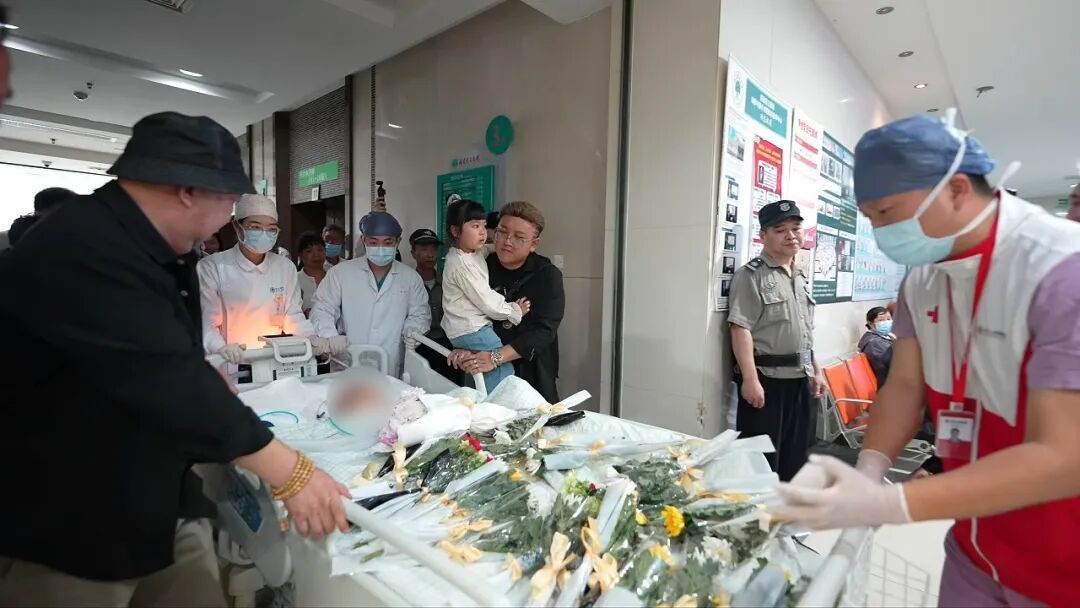 泪目！福州53岁女子意外脑死亡！儿子决定捐出母亲器官