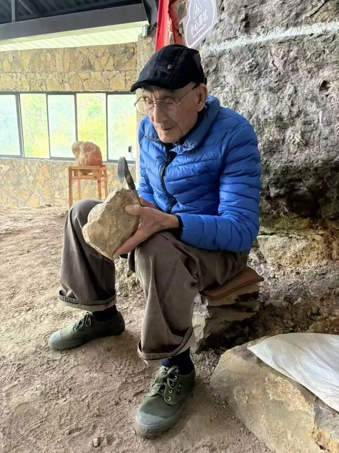 “巫山人”是人是猿？94岁的他寻证40年