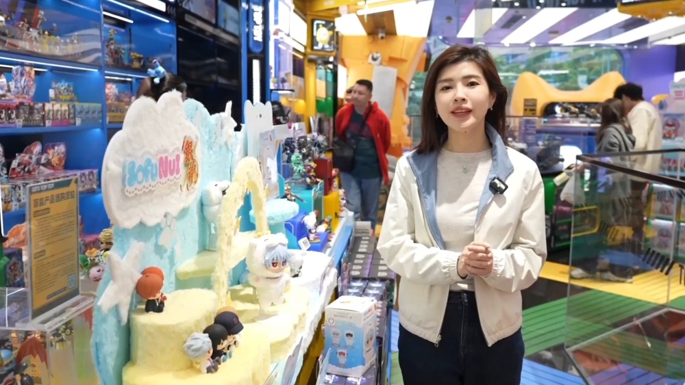 体验消费旺 中国潮玩成外国来华游客新“土特产”