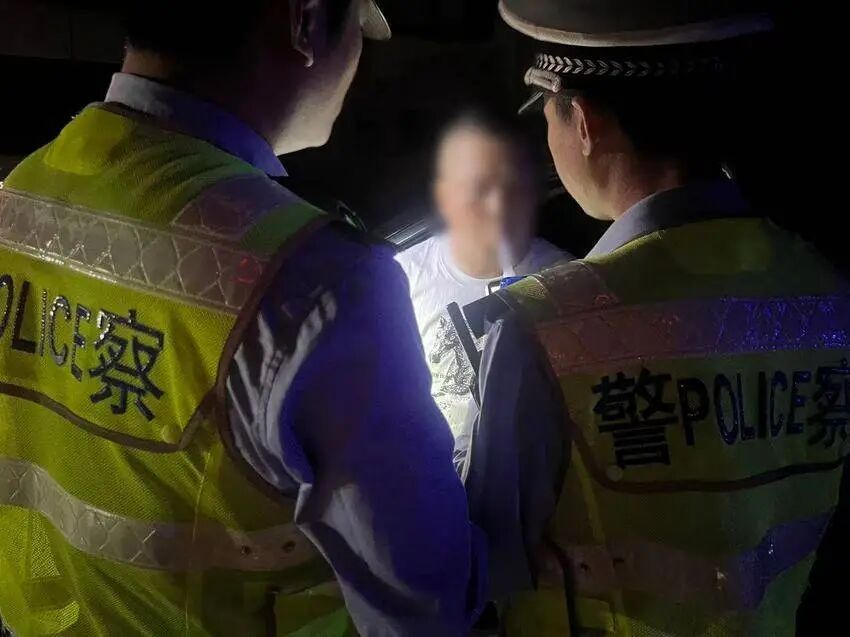 醉驾，证还是假的？ 蔡甸夜查交警逮个正着