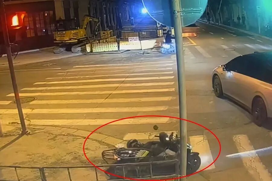 “这哪是罚款，这是救命啊！”来沪小伙骑车没戴头盔遭罚款，事后他送来感谢信