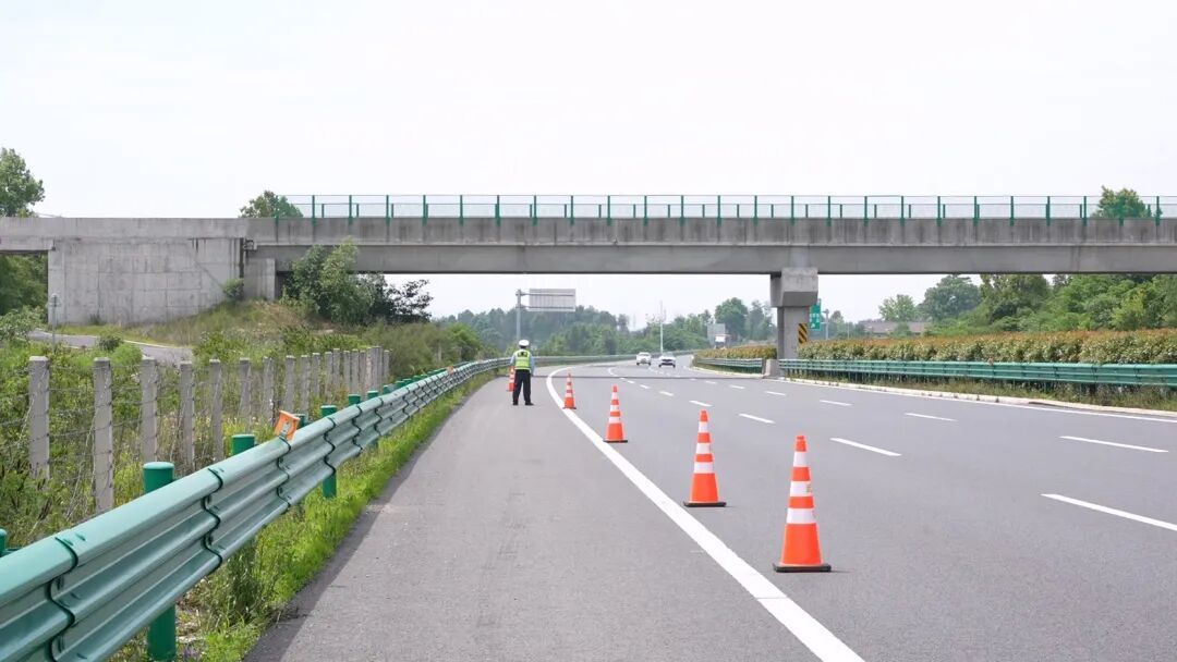 年仅58岁！武汉交警何同原，因公殉职