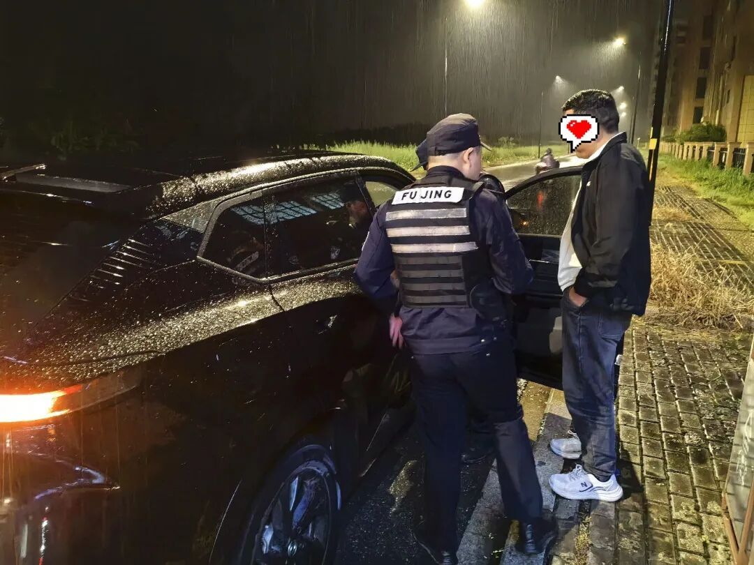 货物送到海宁，收件人却迟迟不出现，警方开箱后发现……