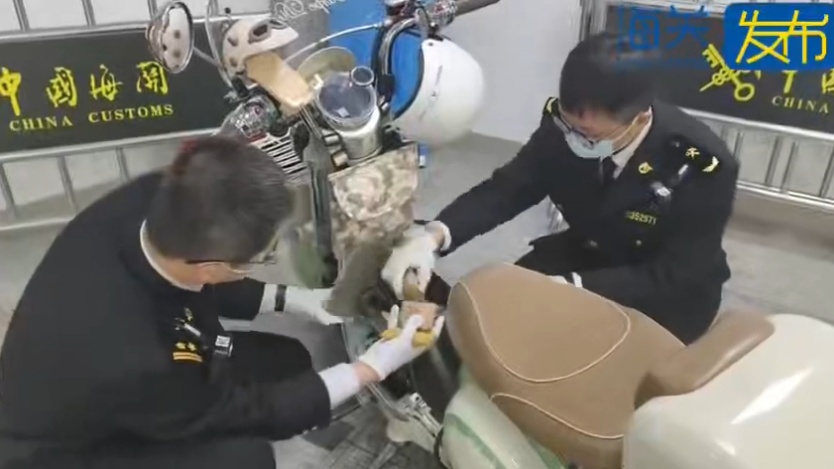 旅客用电动车藏匿海水养殖珍珠12700粒入境被查，市场价格为273.26万元