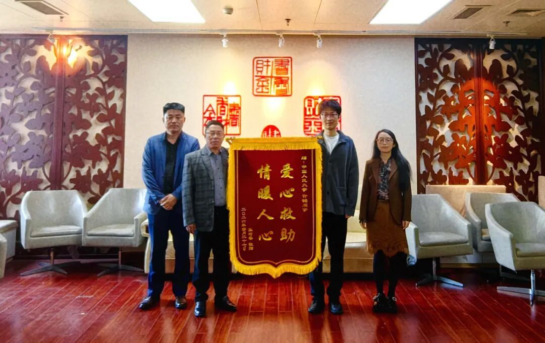 网约车司机身体不适提出要求，乘客坐上驾驶座将其紧急送医