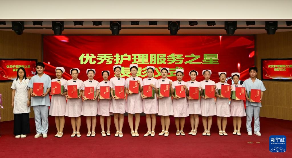 迎接国际护士节 致敬白衣天使