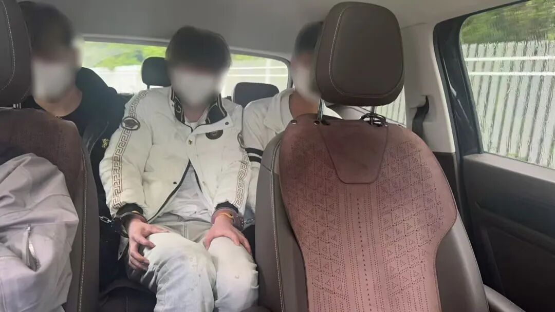 安庆警方破获多起车内财物盗窃案