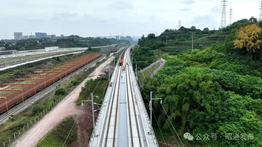 渝昆高铁宜宾至盐津南段，全线铺轨启动→